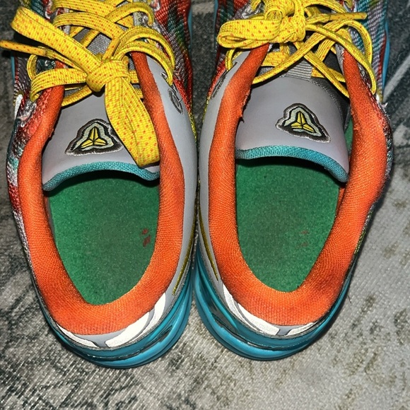 Nike Kids Kobe Venice Beach Multicolor Sneakers with Yellow Laces size 1.5 Y - Picture 6 of 9